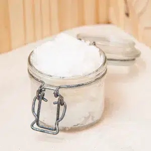 Découvrez la pureté de notre huile de coco vierge, extraite des noix de coco Cócos Nucífera avec un soin méticuleux pour préserver tous ses bienfaits naturels. Riche en acides gras, cette huile est idéale pour une variété d'usages, de la cuisine saine aux soins de beauté. Elle nourrit intensément la peau, les cheveux et peut être utilisée dans des recettes de soins maison. Sa texture légère et son parfum naturel apportent une sensation de fraîcheur et de pureté. Adoptez une solution polyvalente et naturelle pour votre bien-être quotidien avec notre huile de coco vierge de qualité exceptionnelle.