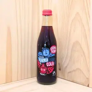 Le cola de Karma Drinks vous offre une version rafraîchissante et éthique du célèbre soda. Chaque gorgée de ce cola révèle une touche authentique de cola, avec un équilibre parfait entre douceur et acidité. Ce cola est élaboré avec des ingrédients naturels et un engagement fort envers la durabilité et le commerce équitable. Karma Drinks utilise des méthodes de production responsables, garantissant un produit respectueux de l'environnement et des communautés locales. Profitez de ce cola pour une expérience gustative rafraîchissante, tout en soutenant des pratiques éthiques et durables. Ce cola de Karma Drinks est parfait pour se désaltérer à tout moment de la journée, offrant une alternative savoureuse et responsable aux sodas traditionnels.