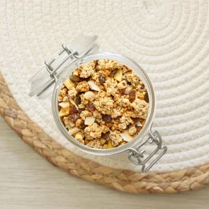 Découvrez notre krounchy 5 fruits, une explosion de saveurs fruitées et colorées dans chaque bouchée croustillante. Ces pépites gourmandes combinent cinq délicieux fruits pour offrir une expérience gustative vibrante et équilibrée : raisins, banane, pomme, coco et graines de courge. Parfaites pour un petit déjeuner dynamique ou comme encas délicieux, ces céréales vous offrent le meilleur des fruits dans une texture croustillante. Savourez chaque bouchée riche en saveurs fruitées, idéales pour démarrer la journée avec énergie. Optez pour le krounchy 5 fruits pour un petit déjeuner ou un encas qui ravira vos papilles.