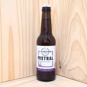 La bière Mistral de L'Azuréenne est une création rafraîchissante et vivifiante, brassée avec des ingrédients biologiques. Inspirée par la force et la fraîcheur du vent provençal, cette bière offre une expérience gustative pure et intense. Non filtrée et non pasteurisée, elle capture l'essence du terroir azuréen dans chaque gorgée. Ses arômes distincts et sa texture légère en font une boisson idéale pour les moments de détente ou pour accompagner vos repas. Que ce soit pour un apéritif entre amis ou pour une pause rafraîchissante, la bière Mistral de L'Azuréenne est parfaite pour savourer les saveurs authentiques du Sud. Découvrez cette bière biologique et laissez vous emporter par la puissance et la fraîcheur du mistral.