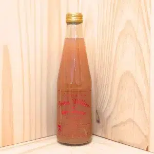 Le nectar poire thym de La Table des Lutins vous invite à découvrir une alliance savoureuse de poires locales et de thym. Chaque gorgée de ce nectar révèle une expérience gustative douce et raffinée, avec une touche de sucre de canne pour sublimer les saveurs naturelles des fruits. Ce nectar est parfait pour une pause gourmande et vitaminée, célébrant les saveurs authentiques du terroir. La Table des Lutins s'engage à utiliser des ingrédients locaux et à privilégier des méthodes de production artisanales, garantissant un produit respectueux de l'environnement et de votre santé. Profitez de ce nectar poire thym pour éveiller vos papilles et savourer un moment de douceur et de bien-être, parfait pour se détendre et se revitaliser.