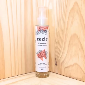 Découvrez notre démaquillant au beurre de cacao, un lait onctueux conçu pour éliminer efficacement toutes les traces de maquillage, y compris le maquillage waterproof. Sa formulation douce et nourrissante nettoie en profondeur le visage, les yeux et les lèvres, laissant votre peau parfaitement démaquillée, propre et confortable. Le beurre de cacao, connu pour ses propriétés hydratantes et apaisantes, aide à maintenir l'équilibre naturel de la peau tout en éliminant les impuretés. Ce lait démaquillant est idéal pour un usage quotidien, offrant une solution pratique et agréable pour un nettoyage complet. Profitez de la douceur de ce produit pour retrouver une peau fraîche et radieuse chaque jour.