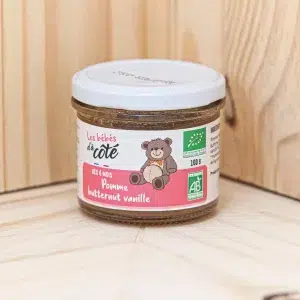 Initiez votre bébé à la gourmandise avec notre purée de pomme, butternut et vanille, une fusion délicate de saveurs sucrées et crémeuses qui offre une expérience sensorielle agréable et nourrissante. La pomme apporte sa douceur naturelle, tandis que le butternut ajoute une texture veloutée et une richesse nutritive. La vanille vient parfaire le tout avec son arôme subtil et ses notes chaudes, créant une purée pomme butternut douce et réconfortante que votre bébé adorera explorer. Cette combinaison unique de saveurs douces est parfaite pour initier bébé à de nouvelles textures et saveurs, tout en lui offrant une alimentation saine et équilibrée.