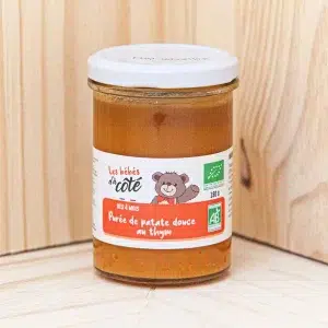Initiez votre bébé aux délices de la purée de patate douce aux saveurs subtiles de thym. Cette combinaison douce et parfumée est spécialement conçue pour ses premières découvertes culinaires. La patate douce, riche en nutriments essentiels et en douceur naturelle, est associée au thym. Une herbe aromatique délicate qui ajoute une note subtile mais distinctive à cette purée. Préparée avec soin pour garantir une texture douce et facile à digérer, cette purée est parfaite pour nourrir votre bébé tout en lui offrant une introduction agréable à de nouvelles saveurs. Notre purée de patate douce au thym est une option saine et savoureuse pour diversifier l'alimentation de votre tout-petit et lui permettre d'explorer le monde des goûts en toute sécurité et confort.