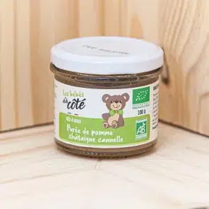 Éveillez les papilles de votre bébé avec notre purée de pomme, châtaigne et cannelle, une alliance délicate de saveurs douces conçue pour ses premières aventures gustatives sucrées. La pomme offre une base sucrée, tandis que la châtaigne ajoute une texture veloutée et une légère note de noisette. La cannelle vient enrichir la purée pomme châtaigne avec ses arômes chaleureux et ses propriétés digestives bénéfiques, offrant ainsi une purée à la fois délicieuse et nourrissante pour votre tout-petit. Cette combinaison de saveurs d'automne est idéale pour introduire bébé à des aliments nutritifs et savoureux, tout en éveillant ses papilles à de nouvelles expériences gustatives.