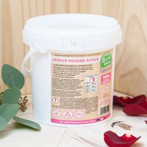 La lessive en poudre active est idéale pour raviver le blanc de vos textiles, neutraliser la grisaille et éliminer les mauvaises odeurs. Grâce à sa formule puissante, elle restaure la souplesse des tissus et élimine les taches, même en présence d'eau dure. Son action est déclenchée dès 40°C, libérant de l'oxygène actif pour un nettoyage efficace. En plus de nettoyer en profondeur, la lessive poudre active préserve les couleurs et l'intégrité des fibres textiles. Sa composition est adaptée pour un usage quotidien. Offrant une solution pratique et efficace pour maintenir vos vêtements et textiles en excellent état tout en neutralisant les mauvaises odeurs.