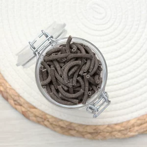 Découvrez nos macaronis au sarrasin, des pâtes colorées et sans gluten qui allient la saveur distinctive du sarrasin à une forme traditionnelle. Fabriqués à partir de farine de sarrasin, elles offrent une texture rustique et un goût authentique qui rehaussera vos plats. Leur forme classique permet de bien absorber les sauces, tandis que leur goût légèrement noisetté ajoute une dimension unique à vos recettes. Parfaits pour des plats réconfortants ou des gratins savoureux ou des salades gourmandes, ces macaronis au sarrasin sont une option délicieuse et saine pour diversifier votre cuisine.