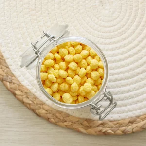 Découvrez nos maïs soufflés, des grains croquants pour un petit-déjeuner gourmand et léger. Ils séduisent par leur texture aérienne et leur saveur naturelle. Parfaits pour commencer la journée avec un petit-déjeuner délicieux, ils offrent une expérience gustative agréable et croquante. Savourez la légèreté de ces céréales, idéales pour un repas matinal équilibré ou comme encas tout au long de la journée. En plus de leur goût subtil, ils sont une option nutritive pour varier vos petits-déjeuners. Optez pour nos maïs soufflés pour un début de journée savoureux et plein de fraîcheur.