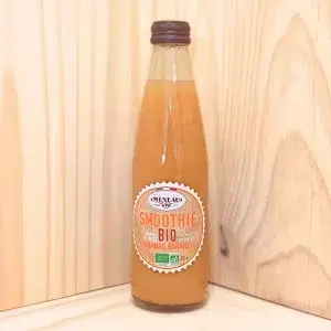 Maison Meneau vous propose son Smoothie Ananas, un délice 100% fruits qui célèbre l’expertise artisanale et la passion pour les saveurs naturelles. Ce smoothie est élaboré avec des ananas parfaitement mûrs. Cueillis au sommet de leur saveur pour offrir une boisson au goût frais, sucré et vibrant. La recette met en avant la pureté du fruit, sans ajouts superflus, pour vous offrir une expérience gustative raffinée. Riche en saveurs et en nutriments, ce smoothie vous procure une sensation de fraîcheur revitalisante, idéale pour commencer la journée ou pour une pause gourmande.