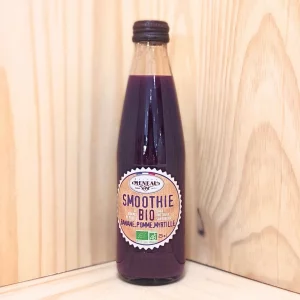 Maison Meneau vous propose son smoothie myrtille, une boisson 100% fruits qui incarne l’expertise artisanale et la passion pour des saveurs authentiques. Ce smoothie est préparé avec des myrtilles fraîches, connues pour leur goût riche et leur douceur naturelle. Chaque gorgée vous offre une texture onctueuse et une explosion de saveurs fruitées, combinant la douceur des myrtilles avec une touche subtile d’acidité. Parfait pour un petit-déjeuner nourrissant ou une collation saine, ce smoothie vous offre un moment de fraîcheur revitalisante. Savourez ce mélange savoureux qui met en avant la qualité des fruits et le savoir-faire artisanal de Maison Meneau. Pour une expérience gustative à la fois délicieuse et rafraîchissante.