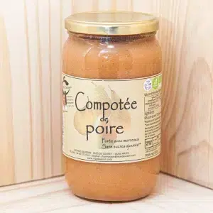 Succombez à la gourmandise avec notre compotée de poire, une version délicieuse agrémentée de quelques morceaux de poire pour une expérience encore plus savoureuse. Préparée avec des poires mûres et soigneusement sélectionnées, cette compotée offre une texture onctueuse et un goût délicat qui en font un choix idéal pour les desserts, les goûters ou en accompagnement de plats. Chaque pot est une invitation à découvrir la douceur naturelle et la finesse des poires, transformant chaque moment gourmand en un véritable plaisir. Profitez de cette compotée pour ajouter une touche de raffinement et de fraîcheur à vos repas, et laissez vous séduire par sa saveur exquise.