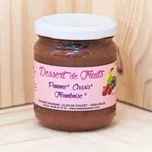 Succombez à une explosion de saveurs avec notre dessert de pomme et fruits, où le mariage harmonieux de la pomme, du cassis et de la framboise offre une expérience gustative exceptionnelle. Préparé avec des fruits soigneusement sélectionnés pour leur qualité et leur fraîcheur, ce dessert dévoile une combinaison parfaite de douceur et d'acidité. La pomme apporte sa texture fondante, tandis que le cassis et la framboise ajoutent des notes vibrantes et fruitées à chaque cuillerée. Idéal pour conclure un repas en beauté ou pour un plaisir gourmand à tout moment de la journée, ce dessert ravira les amateurs de saveurs authentiques et raffinées.
