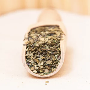 Succombez à la fraîcheur revigorante de notre maté à la menthe, une alliance harmonieuse entre la douceur enivrante de la menthe poivrée et le caractère légèrement corsé du maté. Cette infusion raffinée offre un équilibre parfait, créant une expérience gustative à la fois apaisante et énergisante. Chaque tasse révèle une combinaison parfaite de saveurs, où la menthe poivrée apporte une fraîcheur intense et rafraîchissante. Tandis que le maté ajoute une dimension robuste et stimulante. Que ce soit pour commencer la journée ou pour un moment de détente, ce maté vous invite à un plaisir revitalisant et délicieux.