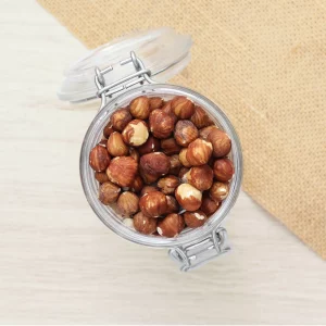 Explorez nos noisettes entières, petite merveille de croquant et de saveur. Parfaites en collation ou en ingrédient pour vos recettes, elles offrent une texture délicate et un goût raffiné. Nos noisettes entières sont soigneusement sélectionnées pour vous garantir une qualité supérieure. Riches en nutriments, elles apportent une touche saine et gourmande à votre alimentation. Emportez les partout pour une collation rapide et équilibrée. Ajoutez les à vos plats pour enrichir leur saveur et ajouter du croquant. Découvrez la polyvalence et la richesse de nos noisettes, une option délicieuse et saine.