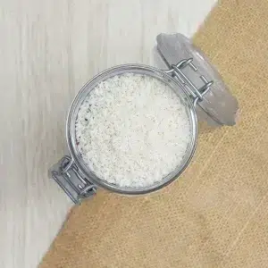 Découvrez notre noix de coco râpée, une touche tropicale idéale pour vos plats préférés. Elle conserve toute sa saveur naturelle et ajoute une texture croquante et exotique à vos recettes. Que vous souhaitiez préparer des pâtisseries, des granolas faits maison ou des desserts sucrés, elle est le choix parfait. Elle se mélange parfaitement avec vos ingrédients pour créer des mets délicieux et raffinés. En plus d’être savoureuse, la noix de coco râpée est également riche en nutriments essentiels. Intégrez la dans vos smoothies, vos salades ou comme garniture pour une touche de douceur tropicale. Enrichissez votre cuisine avec des saveurs exotiques et naturelles.