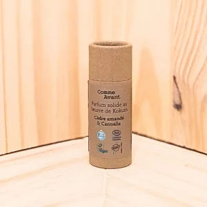 Découvrez notre parfum solide Cèdre Cannelle, une fragrance chaude et envoûtante disponible en huit senteurs naturelles. Ce parfum allie les notes boisées du cèdre à la chaleur épicée de la cannelle, créant une expérience olfactive riche et durable qui se maintient tout au long de la journée. Ce parfum est fabriqué sans alcool ni conservateurs, uniquement avec des ingrédients naturels, pour une approche plus pure et élégante de la parfumerie. Compact et facile à transporter, il est idéal pour une application pratique et élégante. Ce parfum solide est parfait pour ceux qui cherchent à allier luxe et respect de l'environnement dans leur routine quotidienne.