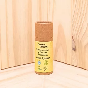 Découvrez notre parfum solide Vanille Jasmin, une fragrance délicate et longue durée, disponible en huit senteurs élégantes. Ce parfum marie les douces notes de vanille à la richesse florale du jasmin, offrant un parfum agréable et durable qui se maintient sur votre peau tout au long de la journée. Conçu sans alcool, conservateurs ou ingrédients controversés. Ce parfum solide utilise uniquement des parfums naturels pour une option plus pure et raffinée. Pratique à emporter, il est parfait pour les retouches parfumées en cours de journée. Ce parfum est idéal pour ceux qui souhaitent une expérience olfactive sophistiquée tout en choisissant une solution respectueuse de leur peau.