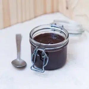 Découvrez notre pâte à tartiner cacao intense, une gourmandise raffinée sans huile de palme ni lactose. Cette création offre une fusion parfaite entre la richesse du chocolat et la douceur des noisettes, pour un goût authentique et profond. Avec une texture lisse et veloutée, elle est idéale pour vos petits-déjeuners, goûters ou pour ajouter une touche de chocolat à vos recettes de pâtisseries. Chaque pot contient un mélange de haute qualité, conçu pour vous offrir une expérience gustative intense et satisfaisante. Savourez le plaisir d’une pâte à tartiner intense haut de gamme, élaborée pour combler vos envies de chocolat avec élégance.