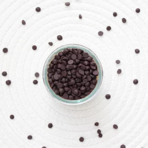 Découvrez nos pépites de chocolat noir, de petites explosions de saveur intense pour sublimer vos créations culinaires. Ces pépites sont élaborées avec un chocolat de qualité supérieure, offrant une richesse chocolatée incomparable. Parfaites pour ajouter une touche de gourmandise à vos cookies, muffins, ou desserts faits maison, ces pépites apportent une profondeur de saveur et une texture irrésistible. Savourez le goût riche du chocolat noir avec chaque bouchée et laissez vous séduire par leur intensité. Optez pour nos pépites de chocolat noir pour des recettes sucrées pleines de caractère et de plaisir.