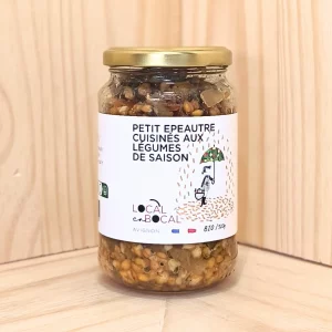 Découvrez notre petit épeautre cuisiné aux légumes de saison, une combinaison délicieuse et nutritive pour vos repas. Ce plat associe le petit épeautre, à une sélection de légumes de saison choisis pour leur fraîcheur et leur goût. Chaque bouchée révèle une harmonie de textures et de saveurs, avec des légumes croquants et fondants, rehaussés par des herbes aromatiques pour une touche gourmande. Idéal pour un repas sain et équilibré, il est préparé sans additifs ni conservateurs, vous offrant une qualité naturelle et authentique. Prêt à être réchauffé, il est parfait pour un déjeuner rapide ou un dîner réconfortant. Offrez vous une expérience culinaire authentique et savoureuse avec notre petit épeautre cuisiné aux légumes de saison.