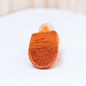 Découvrez notre piment doux, une épice délicate qui enrichit vos plats d'une saveur douce et parfumée. Cultivé avec soin, il offre une subtilité gustative, idéale pour apporter une touche de chaleur modérée à vos recettes. Sa poudre fine est parfaite pour assaisonner les plats sans ajouter d’intensité excessive, idéale pour les sauces, les soupes, les ragoûts et les marinades. Utilisez le pour ajouter une note douce et colorée à vos plats, ou pour enrichir vos créations culinaires avec une épice douce et subtile. Ce piment doux est l’option parfaite pour ceux qui recherchent une chaleur légère et un goût agréable dans leur cuisine.