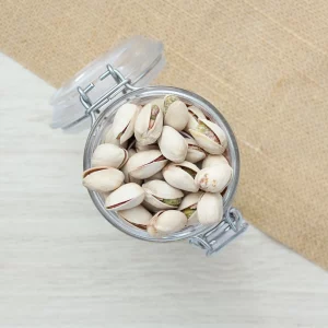 Découvrez nos pistaches vertes, joyaux de saveur et de couleur. Idéales pour vos moments gourmands, elles offrent une dégustation à la fois croquante et raffinée. Laissez vous séduire par l'authenticité et la fraîcheur des pistaches. Elles sont parfaites pour ajouter une touche de couleur et de saveur à vos plats. Que ce soit en apéritif ou en cuisine, elles apportent une note élégante et délicieuse. Riches en nutriments, elles sont également un choix sain pour vos collations. Dégustez les seules ou incorporez les dans vos recettes pour un goût unique. Les pistaches vertes sont un véritable trésor culinaire à découvrir.