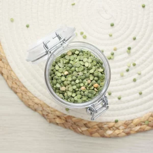 Explorez nos pois cassés, des légumineuses tendres et polyvalentes pour une cuisine variée. Soigneusement cultivés, ils sont parfaits pour préparer des soupes nourrissantes, des purées onctueuses et des plats mijotés savoureux. Leur texture crémeuse se prête à de nombreuses recettes, apportant à vos plats une richesse nutritive et un goût délicieux. Riches en protéines et en fibres, ils sont une excellente option pour une alimentation équilibrée et saine. Que ce soit pour une soupe réconfortante ou un plat mijoté, ces pois cassés ajoutent de la profondeur et de la saveur à vos créations culinaires.