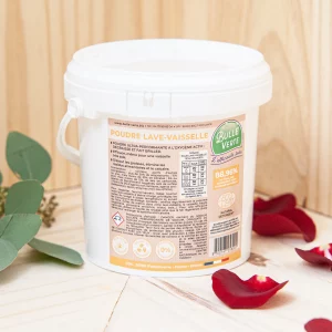 La poudre pour lave-vaisselle est une solution performante pour dissoudre les graisses, éliminer les résidus alimentaires et procurer une brillance sans traces. Sa composition, enrichie en oxygène actif, garantit un nettoyage efficace dès le premier cycle. Ce produit est conçu pour être utilisé en complément du liquide de rinçage et du sel régénérant. Optimisant ainsi les résultats de lavage. Efficace même en présence d'eau dure, il assure que votre vaisselle ressort propre et brillante. En adoptant cette poudre pour lave-vaisselle, vous choisissez une option performante et fiable pour un entretien de qualité de votre vaisselle.