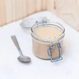 Notre purée d'amande blanche offre une délicieuse alternative végétale au beurre animal, étant riche en lipides et acides gras insaturés. Cette option nutritive apporte une texture onctueuse et une saveur subtile à vos préparations. Idéale pour tartiner, cuisiner ou pâtisser, elle enrichit vos recettes tout en offrant les bienfaits des amandes. Profitez d'une expérience culinaire saine et savoureuse avec notre purée d'amande blanche, parfaite pour les régimes végétaliens et ceux soucieux de leur santé. Découvrez la douceur et la finesse de cette purée d'oléagineux, indispensable dans une alimentation équilibrée et saine.