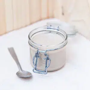 Découvrez notre purée de noix de cajou, une préparation onctueuse qui enrichira vos plats sucrés et salés. Obtenue par le broyage fin des noix de cajou, elle est idéale pour réaliser des houmous maison, des sauces crémeuses ou des desserts raffinés. Sa texture lisse et son goût doux en font un ingrédient polyvalent dans votre cuisine, apportant une richesse subtile à vos recettes. Riche en lipides et en nutriments, elle constitue une option saine et délicieuse pour vos préparations culinaires. Savourez le plaisir d’une purée de noix de cajou de qualité supérieure, conçue pour satisfaire toutes vos envies gourmandes.