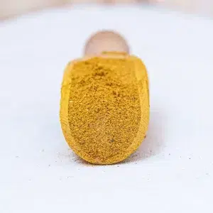 Découvrez notre ras el hanout, un mélange d'épices marocain riche et complexe, symbole de la cuisine nord-africaine. Ce mélange, soigneusement élaboré, combine des saveurs authentiques pour vous offrir une expérience culinaire inoubliable. Composé de plusieurs épices, il apporte une profondeur et une richesse gustative idéales pour sublimer vos tajines, couscous et grillades. Chaque épice, sélectionnée avec soin, contribue à une palette de saveurs robustes qui évoque les marchés animés du Maroc et la chaleur du soleil nord-africain. Avec ce ras el hanout, vous pouvez préparer des plats traditionnels ou explorer de nouvelles recettes, apportant une touche exotique et épicée à votre cuisine quotidienne.