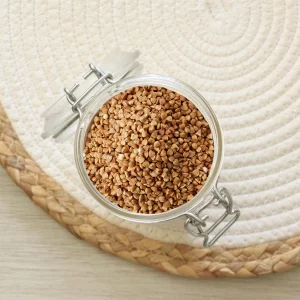 Explorez notre sarrasin décortiqué, une alternative polyvalente, nutritive et sans gluten pour des repas sains. Cultivé avec soin et débarrassé de sa coque, ce sarrasin offre une texture délicate et une saveur rustique. Idéal pour les salades, les soupes, ou comme accompagnement, il apporte une richesse de goût et de nutriments à vos plats. Facile à préparer, il se cuisine rapidement tout en conservant ses bienfaits naturels. Ajoutez le à votre alimentation pour une option saine et savoureuse. Optez pour notre sarrasin décortiqué pour des repas équilibrés, variés, et pleins de saveurs authentiques.