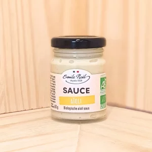 Savourez notre sauce aïoli, une délicieuse spécialité méditerranéenne qui apportera une touche de soleil à vos repas. Préparée selon la recette traditionnelle, elle allie parfaitement l'ail frais et l'huile de tournesol pour une saveur intense et authentique. Cette sauce crémeuse et onctueuse est idéale pour accompagner vos poissons, fruits de mer, légumes grillés. Ou simplement pour tremper des crudités et des morceaux de pain. Sans additifs ni conservateurs, notre aïoli est réalisé avec des ingrédients naturels et de qualité, vous offrant une expérience culinaire pure et authentique. Facile à utiliser, elle apporte une note gourmande à tous vos plats. Offrez vous un voyage gustatif en Méditerranée avec notre sauce aïoli, et faites de chaque repas un moment de plaisir intense.