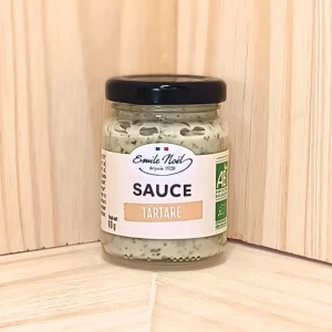 Découvrez notre sauce tartare, une délicieuse alliée pour rehausser vos plats avec une touche de fraîcheur et de caractère. Préparée selon la recette traditionnelle, elle allie la richesse de la mayonnaise maison à des cornichons croquants et des herbes aromatiques finement hachées. Parfaite pour accompagner vos poissons frits, fruits de mer, viandes froides ou sandwiches. Elle ajoute une dimension gourmande et piquante à chaque bouchée. Sans additifs ni conservateurs, elle est élaborée à partir d'ingrédients naturels de première qualité, vous offrant un goût authentique et raffiné. Facile à utiliser, elle est prête à l'emploi pour sublimer vos repas en un clin d'œil. Offrez vous une expérience culinaire exquise avec notre sauce tartare, et faites de chaque repas un moment de plaisir inoubliable.