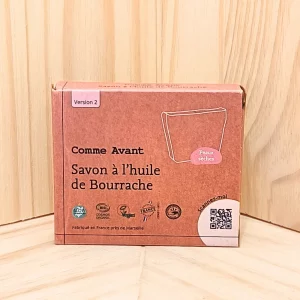 Découvrez notre savon à l'huile de bourrache saponifié à froid, une solution douce et efficace pour tous les types de peau, y compris les plus sensibles. Composé d’huile d’olive biologique et enrichi avec un surgras de 7%, ce savon nettoie en douceur tout en respectant l’équilibre naturel de votre peau. Sa formulation, spécialement conçue pour les peaux délicates comme celles des bébés, remplace aisément tous vos produits nettoyants quotidiens. Ce savon huile bourrache offre un nettoyage doux et hydratant, pour une peau propre, nourrie et apaisée.