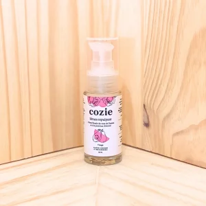 Découvrez notre sérum repulpant à l'eau florale de rose et à la protéine d'avocat, une formule sophistiquée pour une hydratation profonde et une peau revitalisée. Enrichi en eau florale de rose, connue pour ses propriétés apaisantes et hydratantes, et en protéine d'avocat, réputée pour son effet repulpant, ce sérum est conçu pour redonner du volume et de l'éclat aux peaux déshydratées ou stressées. Sa texture légère pénètre rapidement, offrant une hydratation intense et un effet raffermissant. Utilisé régulièrement, ce sérum revitalise votre peau, lui redonnant fraîcheur et luminosité pour un teint resplendissant et revitalisé. Un soin de luxe pour une peau éclatante et en pleine santé.