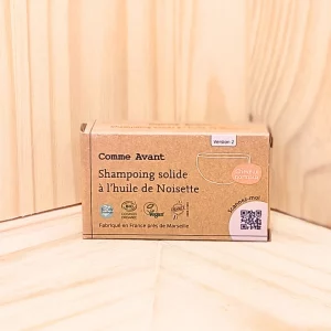 Découvrez notre shampoing naturel solide à l'huile de noisette, un produit doux et respectueux pour un soin capillaire quotidien. Dépourvu de sulfate, de silicone et de SCI, ce shampoing utilise des tensioactifs doux et naturels pour préserver la santé de vos cheveux tout en minimisant l'impact environnemental. Enrichi en huile de noisette, il nourrit vos cheveux en profondeur et les nettoie efficacement. Sa texture solide se transforme en mousse légère lors du contact avec l'eau, facilitant l'application et le rinçage. Ce shampoing est parfait pour une utilisation quotidienne, offrant une solution de nettoyage douce, efficace et durable pour tous les types de cheveux.