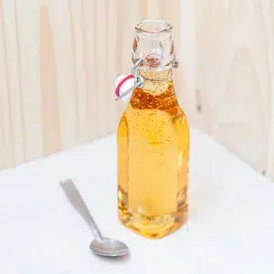 Découvrez notre sirop d’agave, une alternative naturellement sucrée pour vos boissons et préparations culinaires. Avec un indice glycémique plus bas que le sucre traditionnel, ce sirop est une option plus saine pour adoucir vos recettes tout en bénéficiant d’un goût doux et délicat. Issu de l’agave, ce nectar pur est idéal pour sucrer vos smoothies, thés, ou même vos desserts. Sa texture fluide et son goût agréable en font un choix parfait pour une alimentation équilibrée et gourmande. Optez pour notre sirop d’agave pour ajouter une touche subtile et savoureuse à vos plats et boissons préférés.