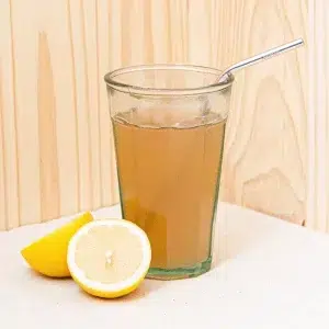 Découvrez notre sirop de citron, une explosion d’acidité équilibrée par des notes parfumées de zestes de citron. Avec sa couleur dorée et son goût vibrant, il apporte une touche vivifiante à vos boissons, vos desserts et vos cocktails. Sa recette, conçue pour capturer la fraîcheur du citron, en fait un ajout parfait pour rehausser vos créations culinaires. Que vous l’utilisiez pour préparer des limonades rafraîchissantes, des desserts savoureux ou des cocktails sophistiqués, ce sirop offre une expérience gustative intense et équilibrée. Découvrez la fraîcheur d’un citron parfait en chaque goutte de ce sirop délicieux.