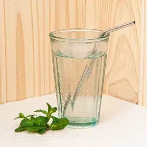 Découvrez notre sirop de menthe, élaboré à partir d'une infusion maison de menthe poivrée, offrant une teinte naturellement dorée et un goût vivifiant. Il capture l’essence de la menthe fraîche avec un parfum rafraîchissant et une saveur herbacé agréable. Parfait pour créer des boissons fraîches, des cocktails rafraîchissants ou pour ajouter une touche de menthe à vos desserts, il est une invitation à une expérience gustative revitalisante. Ajoutez ce sirop à vos préparations pour un effet vivifiant et une touche de fraîcheur, évoquant les jardins de menthe et les moments de détente en plein air.