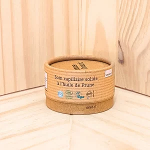 Découvrez notre soin capillaire naturel solide, une solution efficace et nourrissante pour revitaliser vos cheveux. Disponible en version brute ou parfumée, ce soin est formulé avec des huiles végétales de haute qualité pour offrir une nutrition profonde et une hydratation optimale. Sa texture solide se fond facilement dans les cheveux, apportant force et vigueur aux cheveux secs ou abîmés. Ce soin capillaire naturel est sans ingrédients controversés, respectant votre santé et l'environnement. Adapté à tous les types de cheveux, il est simple à utiliser et s'intègre parfaitement dans votre routine de soins capillaires, pour des cheveux doux, soyeux et en pleine santé.