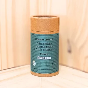 Découvrez notre crème solaire SPF50 monoï minérale solide, idéale pour une protection solaire optimale lors de vos journées ensoleillées. Grâce à son indice SPF50, cette crème solaire monoï offre une défense élevée contre les rayons UVA et UVB, utilisant l’oxyde de zinc comme filtre solaire minéral efficace et doux. Sa formule résistante à l’eau et à la transpiration assure une protection durable même dans des conditions extrêmes. Enrichie en monoï, elle apporte un parfum exotique et une sensation de confort pendant l’application. Ce produit est conçu pour offrir une protection maximale tout en vous offrant une expérience sensorielle agréable et efficace.