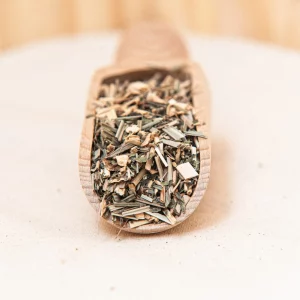 Laissez vous transporter par notre délicieuse tisane vitalité. Cette infusion revigorante associe des plantes soigneusement sélectionnées pour stimuler vos sens et renforcer votre vitalité. Chaque gorgée est une explosion de saveurs vivifiantes. Grâce au mélange de gingembre, de citronnelle et de baies de goji, réputés pour leurs propriétés tonifiantes et énergisantes. La tisane vitalité est conçue pour vous offrir un coup de boost naturel tout en apportant une touche de fraîcheur à votre quotidien. Idéale pour commencer la journée en pleine forme ou pour une pause revitalisante, elle vous enveloppe d'une chaleur agréable et d'une énergie renouvelée. Découvrez une infusion qui allie plaisir et bien-être pour une expérience authentique.