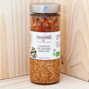 Plongez dans une aventure gustative orientale avec notre couscous de légumes, un délice imprégné de la saveur unique de la purée de tomate. Ce plat traditionnel est une véritable invitation au voyage culinaire, où chaque bouchée vous transporte au cœur des souks et des saveurs envoûtantes du Maghreb. Préparé avec des légumes frais soigneusement sélectionnés et mijotés dans une sauce généreuse à la purée de tomate, ce couscous offre une palette de saveurs riches et équilibrées. La texture légère et parfumée des légumes se marie harmonieusement avec la douceur acidulée de la purée de tomate, créant ainsi une expérience gustative à la fois réconfortante et exotique.