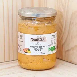 Plongez dans l'onctuosité de notre purée de patate douce, une délicieuse fusion crémeuse mariant la douceur des patates douces à la richesse de la crème fraîche et à l'acidité du citron. Cette purée veloutée et savoureuse est une véritable célébration des saveurs automnales, offrant une texture fondante et un goût subtil qui réconforte les papilles. Préparée avec des patates douces sélectionnées pour leur qualité et leur douceur naturelle, cette purée est idéale comme accompagnement ou comme base pour des plats créatifs. Que ce soit pour enrichir un repas quotidien ou pour impressionner lors d'une occasion spéciale, elle est une option nutritive et délicieuse qui saura séduire les amateurs de cuisine raffinée.