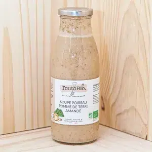 Plongez dans l'exquise douceur de cette soupe poireau amande. Cette fusion délicate marie la tendresse du poireau et de la pomme de terre avec la richesse des amandes fraîches. Les poireaux sont lentement cuits pour libérer leur arôme délicat, tandis que les amandes apportent une touche de crémeux et de nutriments essentiels. Cette soupe raffinée est parfaite pour les jours où l'on recherche à la fois réconfort et sophistication, offrant une expérience gustative unique et mémorable. Savourez la chaude avec une tranche de pain frais ou comme entrée élégante lors d'un repas spécial. Découvrez la magie des saveurs subtiles et équilibrées de notre soupe poireau amande.