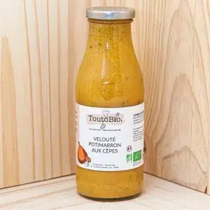 Plongez dans une délicieuse harmonie automnale avec notre velouté de potimarron aux cèpes, où la douceur du potimarron se marie à la richesse des cèpes pour créer une expérience veloutée. Ce velouté réconfortant capture toute la chaleur et les saveurs de la saison automnale, offrant une texture crémeuse et des arômes riches qui réchauffent le cœur et l'âme. Préparé avec des potimarrons soigneusement sélectionnés et des cèpes savoureux, ce velouté est parfait pour les jours frais où l'on recherche un plat réconfortant et nourrissant. Servez le chaud avec une touche de crème fraîche et quelques herbes fraîches pour sublimer cette soupe délicate et savoureuse.