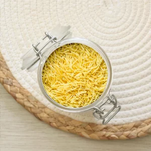 Explorez nos vermicelles blancs, des petites pâtes idéales pour enrichir vos soupes et bouillons avec une touche de légèreté. Confectionnés avec de la semoule de blé dur de haute qualité, ces vermicelles offrent une texture délicate et une cuisson rapide. Parfaits pour préparer des plats réconfortants comme des soupes asiatiques ou des bouillons savoureux, ils s’intègrent facilement dans vos recettes. Leur finesse permet une cuisson uniforme et rapide, garantissant une expérience culinaire agréable avec chaque bouchée. Découvrez comment ces vermicelles blancs peuvent transformer vos plats quotidiens en repas délicieux et équilibrés.