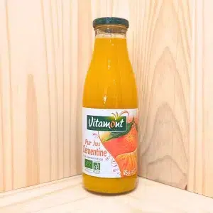 Le pur jus de clémentine de Vitamont vous propose une expérience fruitée et rafraîchissante, élaborée à partir de clémentines bio récoltées à pleine maturité. Ce jus, doux et plein de saveurs, offre une immersion totale dans l'intensité des agrumes. Chaque gorgée révèle la combinaison parfaite de douceur et d'acidité, idéale pour une pause vitaminée et naturelle. Ce jus est parfait pour égayer vos petits-déjeuners ou pour une boisson rafraîchissante à tout moment de la journée. Vitamont s'engage à sélectionner des clémentines issues de l'agriculture biologique, garantissant ainsi un produit respectueux de l'environnement et de votre santé. Savourez ce pur jus de clémentine pour une expérience gustative ensoleillée et revitalisante.
